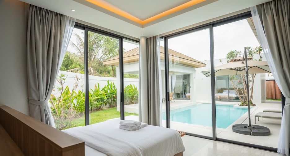For rent 4 bedrooms villa in Mueang Phuket, Phuket