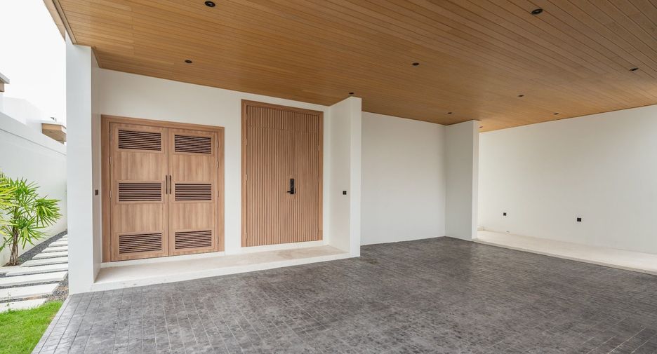 For rent 4 bedrooms villa in Mueang Phuket, Phuket