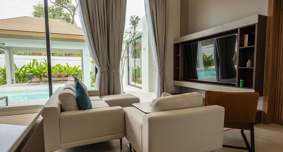For rent 4 bedrooms villa in Mueang Phuket, Phuket