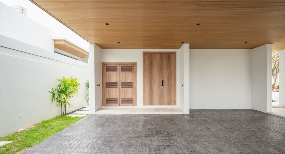 For rent 4 bedrooms villa in Mueang Phuket, Phuket