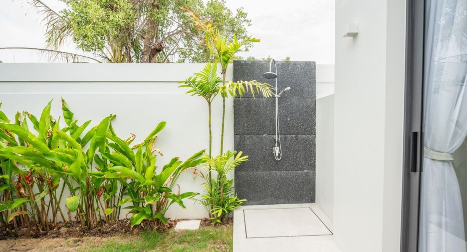 For rent 4 bedrooms villa in Mueang Phuket, Phuket