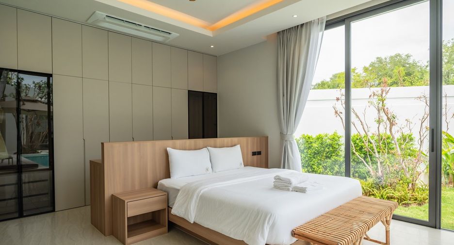For rent 4 bedrooms villa in Mueang Phuket, Phuket