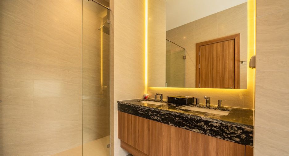 For rent 4 bedrooms villa in Mueang Phuket, Phuket