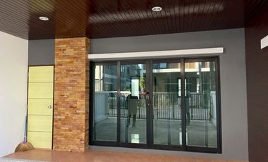 Reihenhaus zum Kauf mit 4 Zimmer in Mueang Phuket, Phuket
