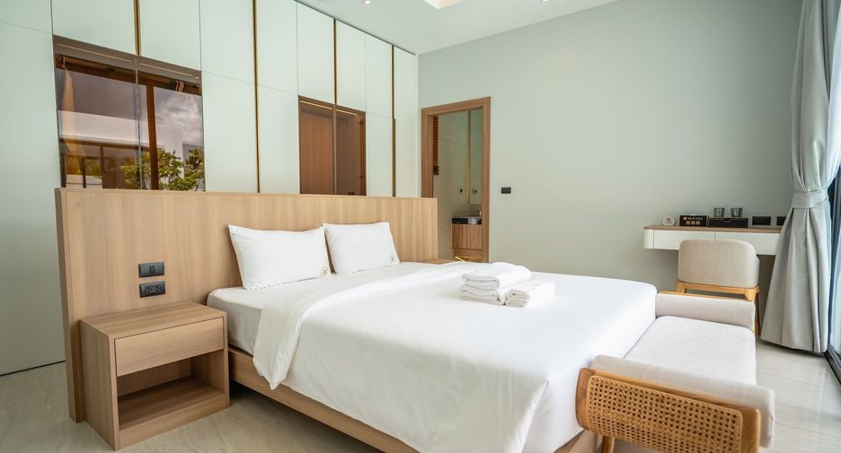For rent 4 bedrooms villa in Mueang Phuket, Phuket