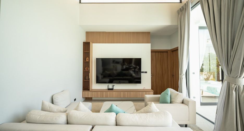 For rent 4 bedrooms villa in Mueang Phuket, Phuket