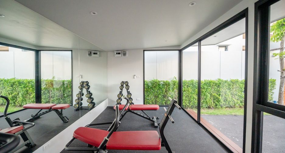 For rent 4 bedrooms villa in Mueang Phuket, Phuket