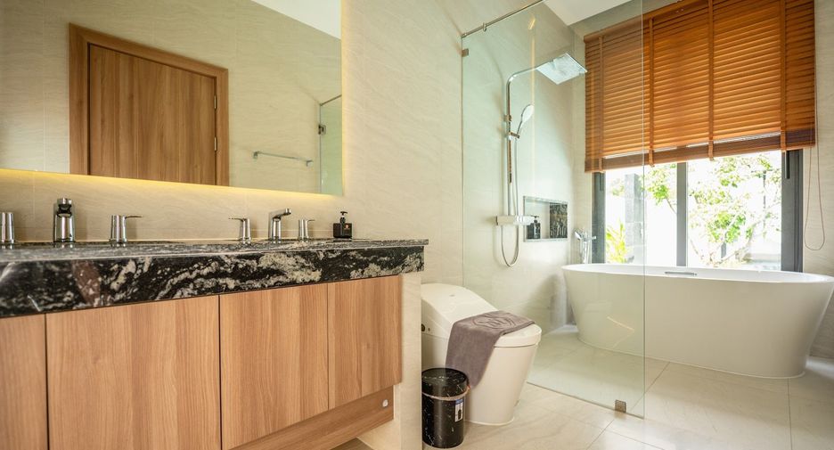 For rent 4 bedrooms villa in Mueang Phuket, Phuket