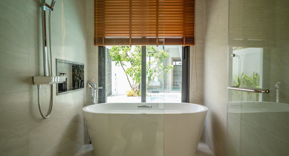 For rent 4 bedrooms villa in Mueang Phuket, Phuket