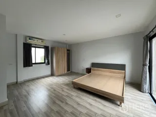 Reihenhaus zur Miete und zum Kauf mit 3 Zimmer in Saphan Sung, Bangkok