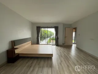 Reihenhaus zur Miete und zum Kauf mit 3 Zimmer in Saphan Sung, Bangkok