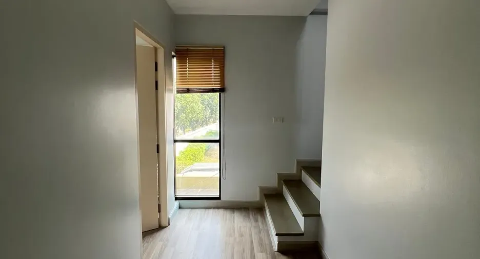 For rent and for sale 3 bedrooms townhouse in Saphan Sung, Bangkok