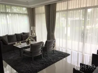 Haus zur Miete und zum Kauf mit 5 Zimmer in Bang Kapi, Bangkok