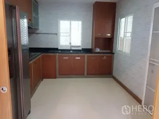 Аренда 3 спальни дом в Суан Луанг, Бангкок