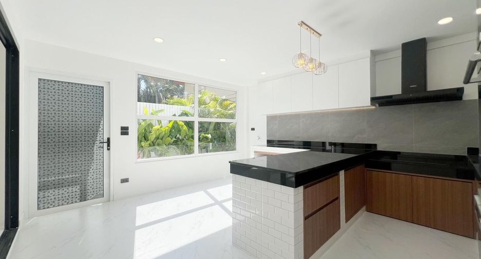 For sale 4 bedrooms house in Mueang Phuket, Phuket