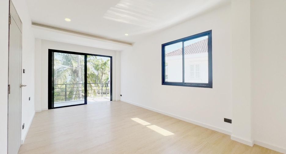For sale 4 bedrooms house in Mueang Phuket, Phuket
