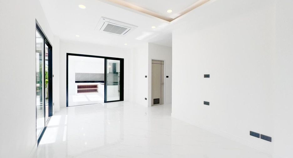 For sale 4 bedrooms house in Mueang Phuket, Phuket