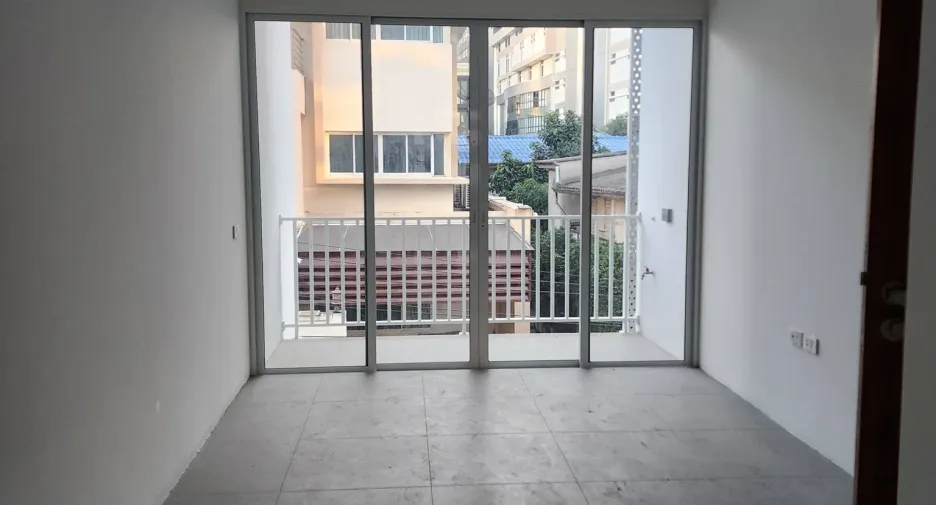 For rent 2 bedrooms townhouse in Khlong Toei, Bangkok