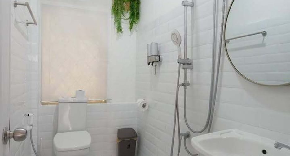 For rent 2 bedrooms townhouse in Watthana, Bangkok