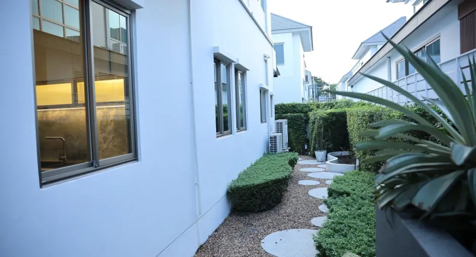 For rent 5 ベッドルーム house in Lat Krabang, Bangkok