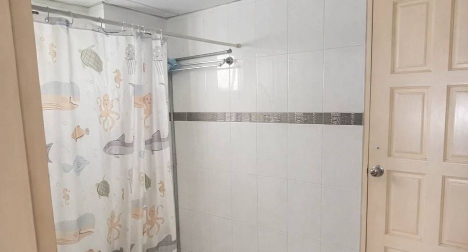 For sale 2 bedrooms condo in Huai Khwang, Bangkok