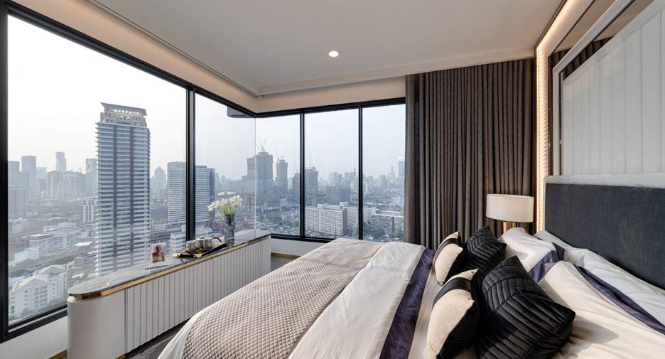 For sale 3 bedrooms condo in Khlong Toei, Bangkok