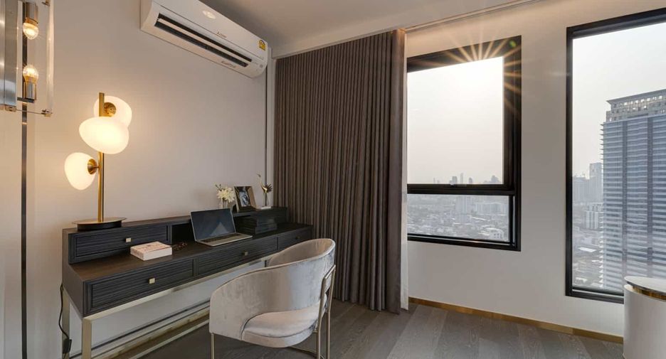 For sale 3 bedrooms condo in Khlong Toei, Bangkok