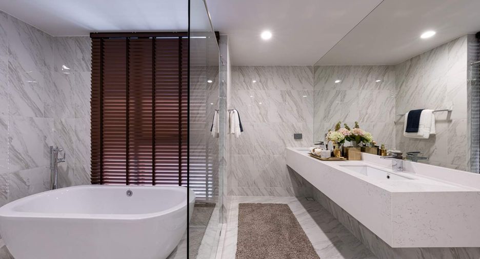 For sale 3 bedrooms condo in Khlong Toei, Bangkok