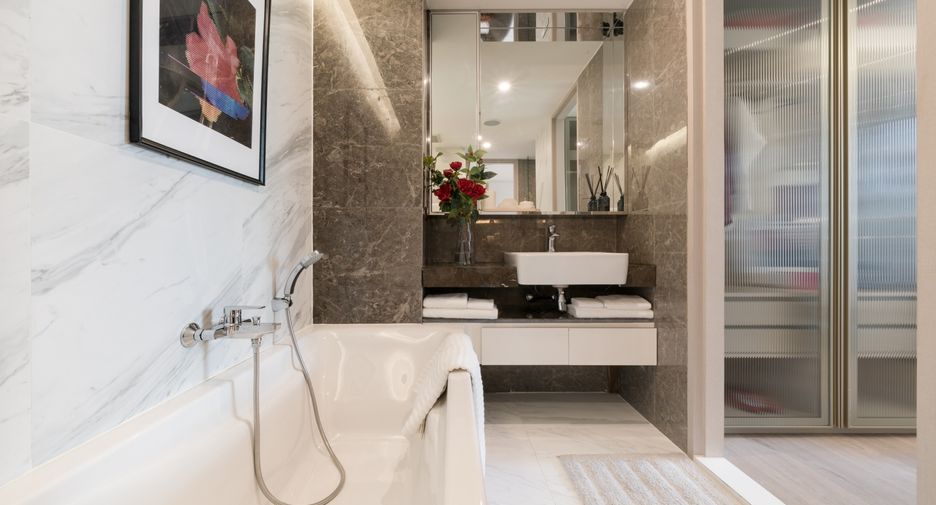 For sale 1 bed condo in Khlong Toei, Bangkok