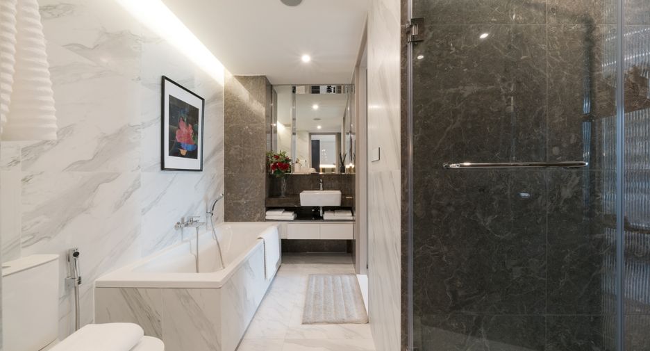 For sale 1 bed condo in Khlong Toei, Bangkok