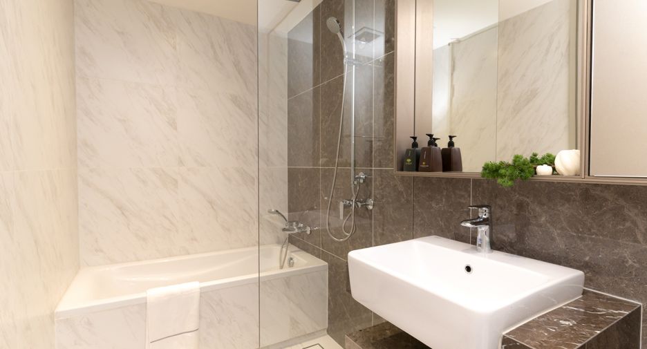 For sale 1 bed condo in Khlong Toei, Bangkok
