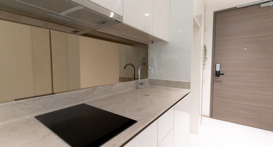 For sale 1 bed condo in Khlong Toei, Bangkok