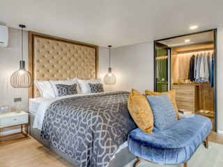 For sale 2 bedrooms condo in Huai Khwang, Bangkok
