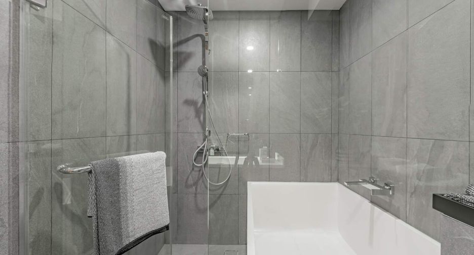 For sale 2 bedrooms condo in Huai Khwang, Bangkok