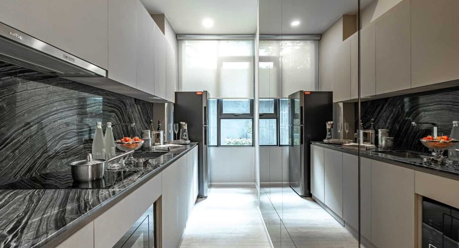 For sale 2 bedrooms condo in Huai Khwang, Bangkok