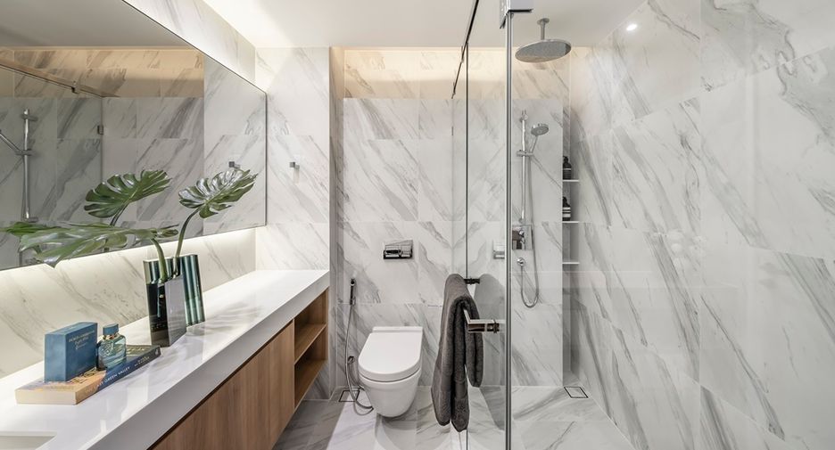 For sale 1 bed condo in Khlong Toei, Bangkok