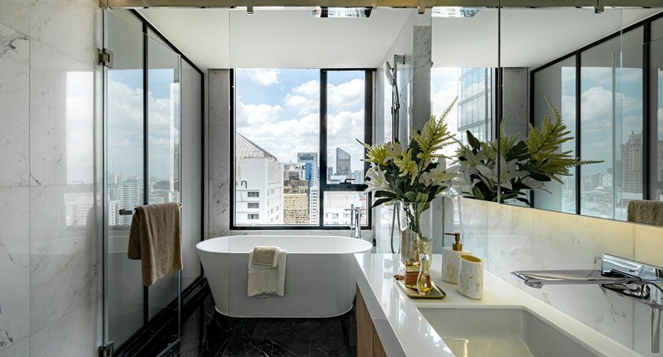 For sale 1 bed condo in Khlong Toei, Bangkok