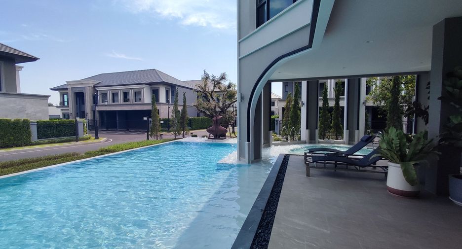For sale 4 bedrooms house in Khan Na Yao, Bangkok