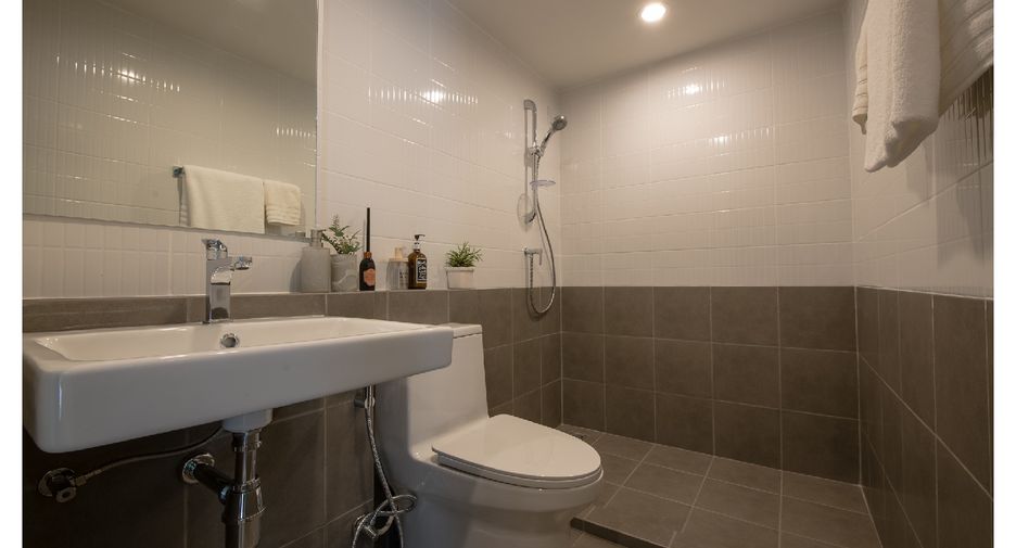 For sale 2 bedrooms condo in Huai Khwang, Bangkok