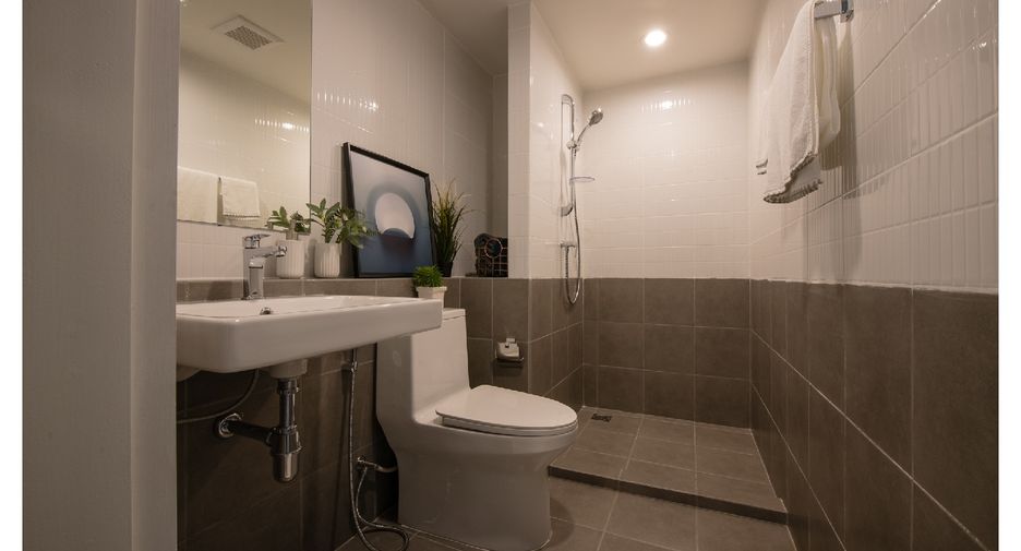 For sale 2 bedrooms condo in Huai Khwang, Bangkok