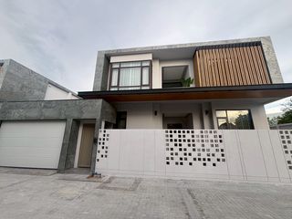 Продажа 4 спальни дом в Йомтиен, Паттайя