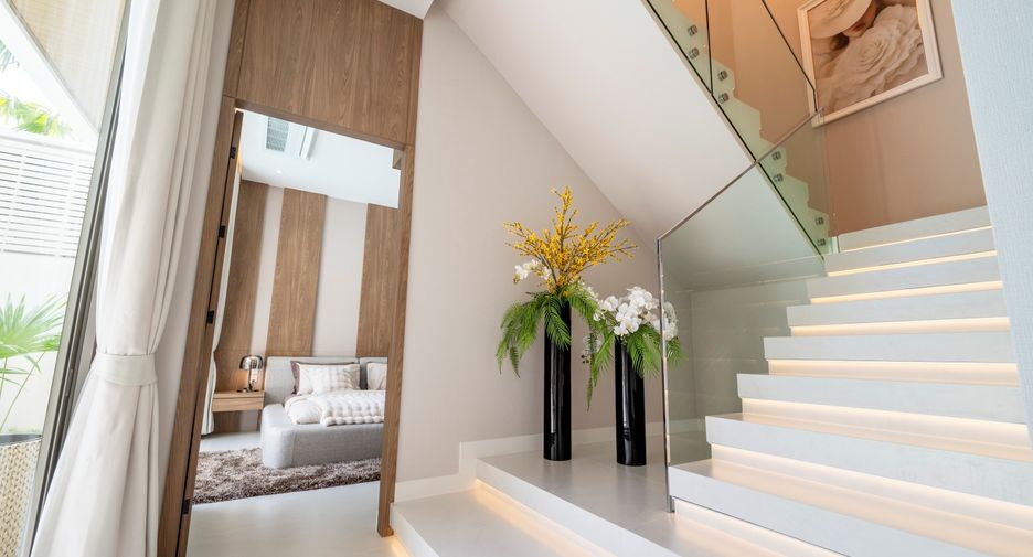 For sale 4 bedrooms house in East Pattaya, Pattaya