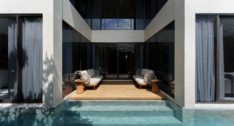 For sale 4 bedrooms house in Suan Luang, Bangkok