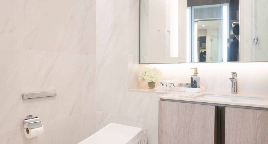 For sale 1 bed condo in Khlong Toei, Bangkok