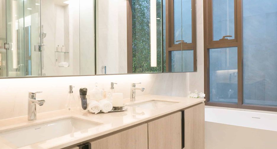 For sale 2 bedrooms condo in Khlong Toei, Bangkok