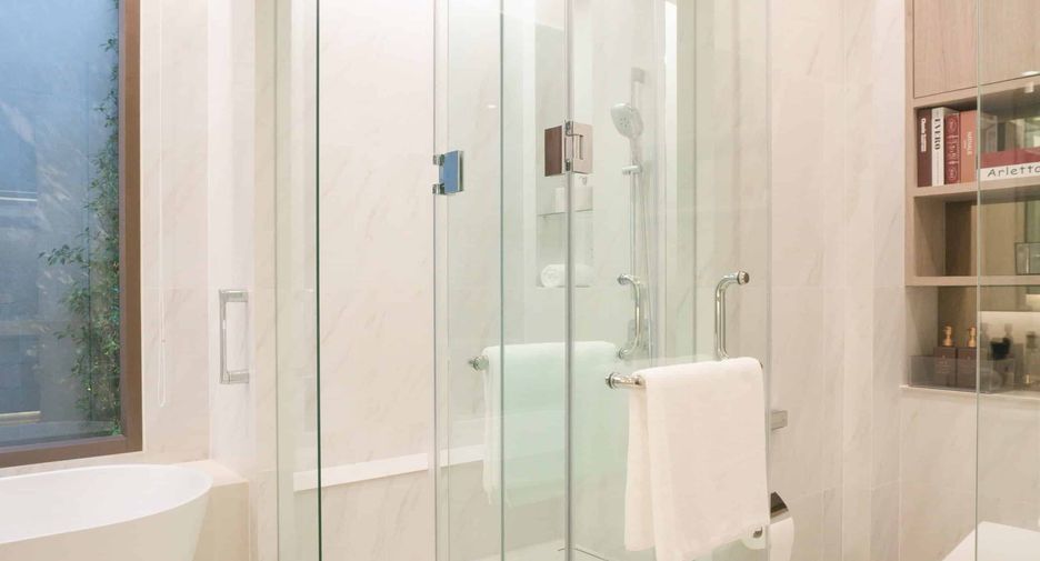 For sale 2 bedrooms condo in Khlong Toei, Bangkok