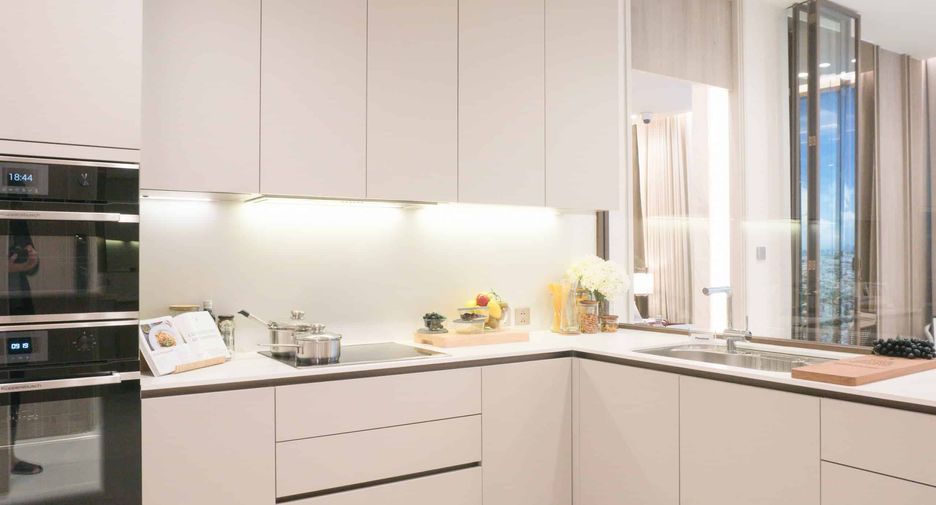 For sale 2 bedrooms condo in Khlong Toei, Bangkok