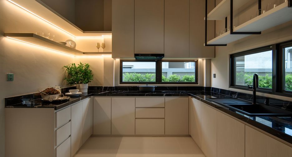 For sale 4 bedrooms house in Bang Khae, Bangkok