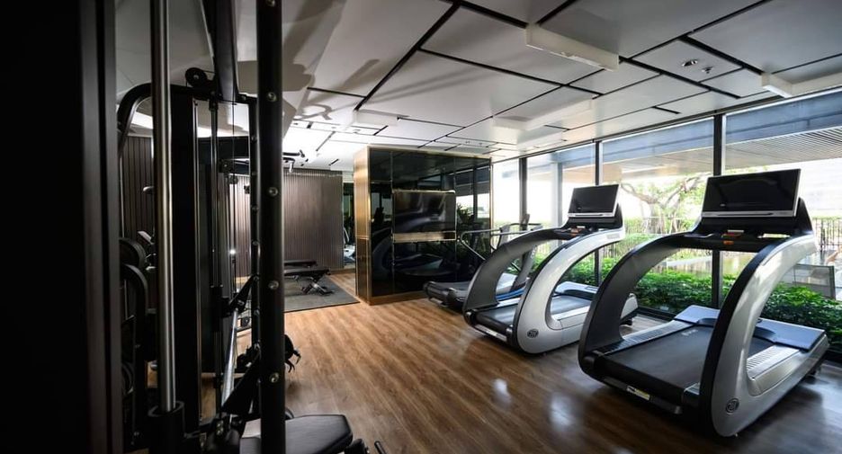 For sale 3 ベッドルーム condo in Phra Khanong, Bangkok