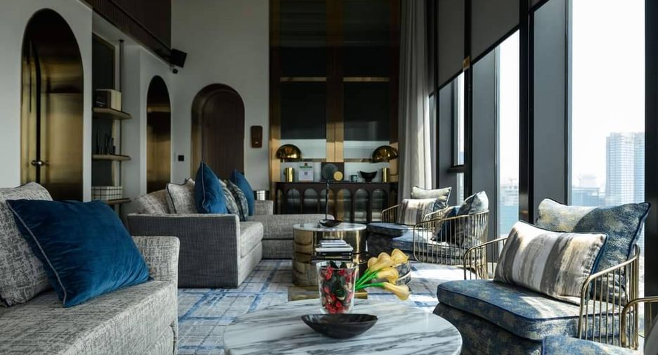 For sale 3 ベッドルーム condo in Phra Khanong, Bangkok